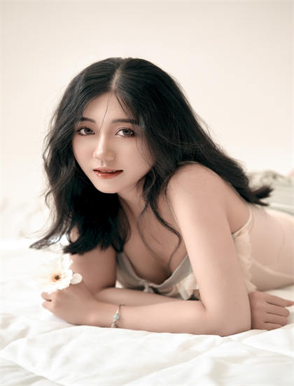 卫视热播：春雨漫步影视作品全面解析：剧情深度剖析与艺术价值探讨